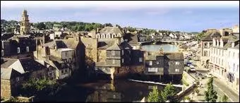 Nous allons visiter la ville de Landerneau. Comment se nomment ses habitants ?