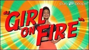 Qui chante  girls on fire  ?
