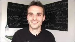 Qui est ce podcasteur qui �tait l'un des premiers � poster ses vid�os ?