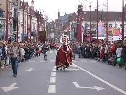 Nous allons nous promener dans les rues de la ville de Hazebrouck. Ses habitants se nomment les ...