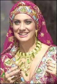 Si un homme lui montre ne serait-ce qu'une pince d'affection, elle pense qu'il va se marier avec elle, il s'agit de...