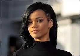 Comment s'appelle cette chanteuse d'origine Barbade ?