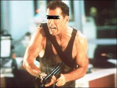 Quel est l'acteur qui incarne John McClane, le  RO  de la saga  Die Hard  ?