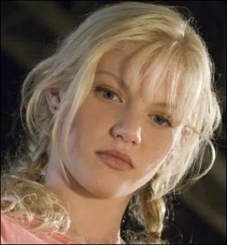 Qui offre un dauphin en verre  l'une des sirnes ?