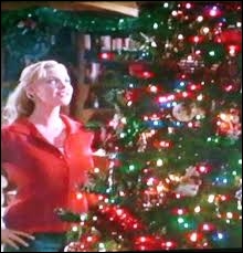 Devant ce superbe arbre de Noël, c'est l'un des toubibs de la série Grey's anatomy. Lequel ?