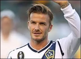 A quel poste le footballeur David Beckham volue-t-il ?