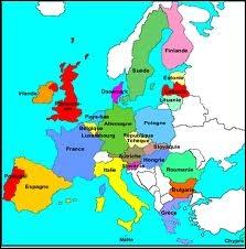 L'Union européenne (UE) compte 27 pays membres. A votre avis, combien de langues officielles et de travail emploie-t-elle ?
