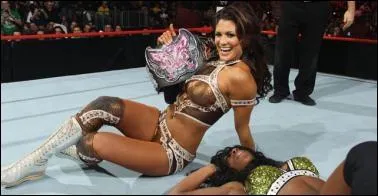 Eve Torres vs Naomi : qui est la gagnante pour le championnat des Divas ?