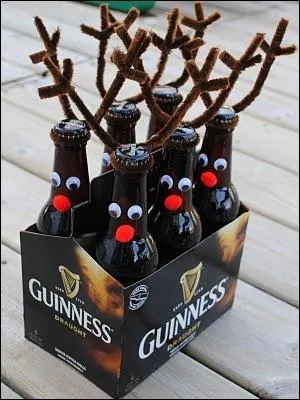 N'est-ce pas tout mignon de transformer ainsi en rennes au nez rouge des bouteilles de bire ? Au fait, le seul renne au nez rouge du Pre Nol, c'est ?