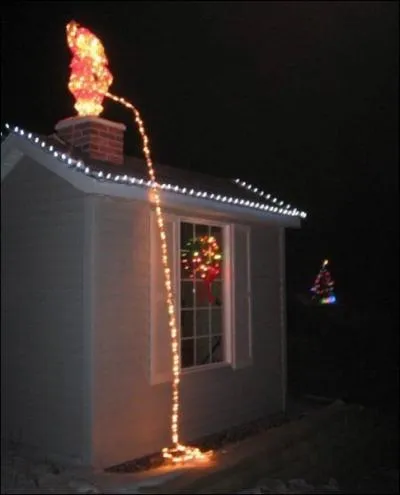 Eh oui, certains n'imaginent pas Nol sans humour ! Voici une dcoration de maison qu'on pourrait facilement imaginer en quel lieu, par rfrence  une figure connue ?