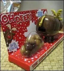 Ceci est un cadeau de Nol, il s'agit bien de l'un des rennes du Pre Nol... mais il est accompagn, semble-t-il...