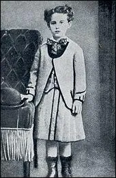  Je caressais et maniais la bte molle et nerveuse, souple comme une toffe de soie, douce, chaude, dlicieuse et dangereuse C'est de...