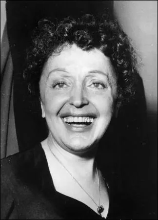 Ses paroles   tu me rveilles la nuit, c'est pour dire que tu t'ennuies, que tu veux une vie de rechange  sont pour ... .