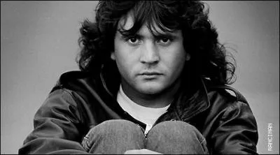 Ses paroles   tous les hommes te regardent ils te salissent de leurs yeux c'est la manire dont tu te fardes qui ressemble  un aveu   sont pour ... . .