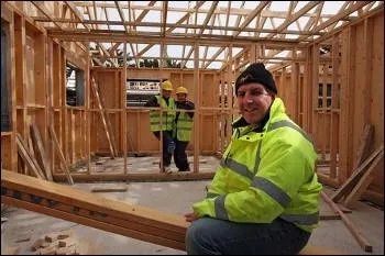 Dois-je obligatoirement faire appel  un professionnel pour poser mon bardage ?