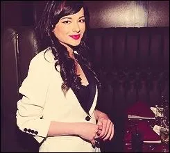 Est-elle chanteuse de profession ?