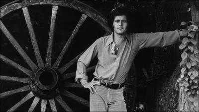 Ses paroles   un dcembre qui va bien durer six mois quand les jours ressemblent aux nuits sans claircie  esprer qui peut croire que l't nous reviendra   sont pour ... . .