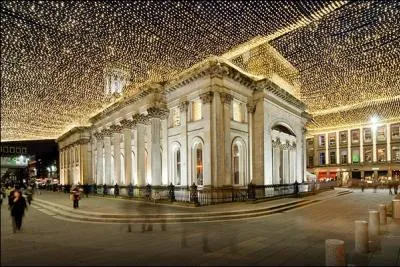 Ces dcorations si clatantes se trouvent au nord, dans la ville d'Ecosse la plus grande et la plus peuple, qui est ?