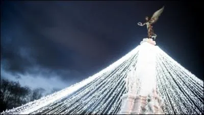 C'est une tonnante et brillante illumination qu'on trouve dans la capitale des Ducs de Bourgogne. On est  ?