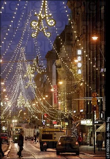 Ces dlicates dcorations de Nol se trouvent dans la capitale qui honore le musicien Sibelius. On est  ?