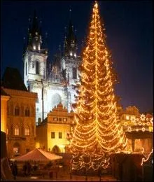 Ceux qui ont dj visit reconnatront la place, sur laquelle se dresse ce somptueux sapin. Comme indice, disons que la femme aux jambes les plus longues, et Tom Cruise, sont en lien avec cette ville.