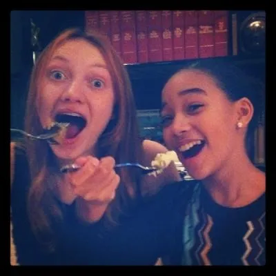 Ces deux actrices taient trs complices sur le tournage et passaient leur temps  faire de mauvaises blagues  tout le monde. Comment se sont-elles surnommes ?