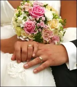 La conversation va bon train entre nous. Nous changeons des propos lgers. Maris depuis 25 ans, Alesia et Rob Conover ont dcid de renouveler leurs vux dans un lieu insolite. Lequel ?