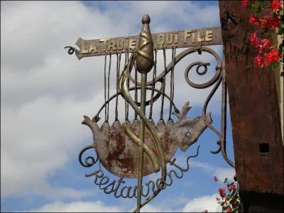 Vous roulerez durant 19 kilomtres, en direction du Nord-Ouest, aprs Courville- sur-Eure. On vous attend  la  Truie qui file . Dans quelle ville se trouve cette enseigne ?