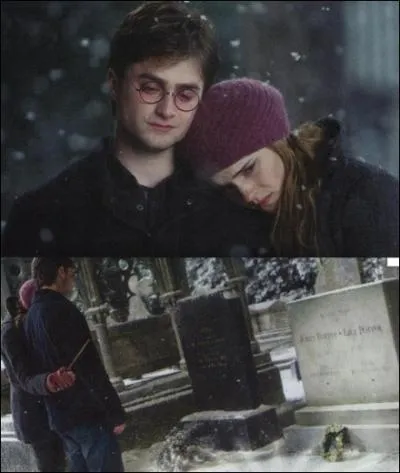 Hermione et Harry se recueillent dans la neige, devant la tombe de James et Lily Potter,  Godric's Hollow