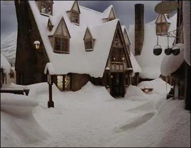 Dans quel village enneig visit par Harry Potter est-on ?