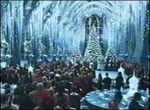 C'est le dcor somptueux du Bal de Nol de La Coupe de feu. Tandis que Ron et Harry ont invit les soeurs Patil, Hermione a pour cavalier...
