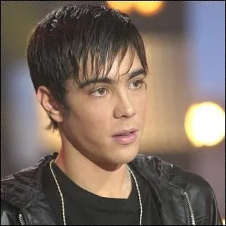 Le chanteur Grgory Lemarchal (1983/2007) est dcd  l'ge de 23 ans.