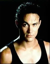 L'acteur Brandon Lee (1965/1993) fils du lgendaire Bruce Lee est dcd  l'ge de 28 ans.