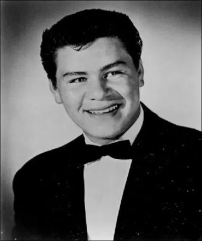 Le chanteur Ritchie Valens (1941/1959) dcde  l'ge de 17ans.