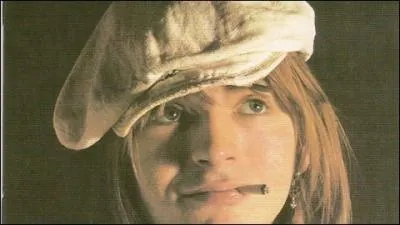 Ses paroles  bien sr la Seine nous arrose pas mais a peut toujours s'arranger a coups d'ptitions pourquoi pas on pourrait p't'tre la dtourner   nous amne  destination de ... .