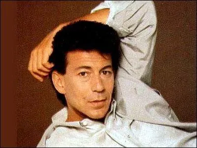 Ses paroles  dis-moi qu'est-ce que t'as fait pendant ces annes ? Si les mots sont les mmes dis-moi si tu m'aimes...   nous amne  destination de ... .