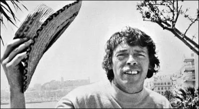 Ses paroles   ils vous montrent des dents a croquer la fortune a dcroisser la lune a bouffer des haubans et a sent la morue jusque dans le coeur des frites   nous amne  destination de ... .