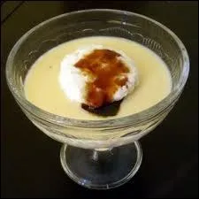   d'agneau, le canard rti aux navets, l'le flottante, [] nous affolrent (H. Bazin, Vipre au poing). L'le flottante : cet entremets est constitu de blancs d'uf battus, flottant sur une crme ...