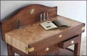 L'tal, le bloc, le billot sont trois noms qui peuvent dsigner la table de travail d'un boucher.