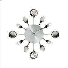 Cet ustensile utilis en Italie au XIe sicle fut, selon la lgende, introduit en France par Catherine de Mdicis ou bien Henri III. Il n'y est entr dans l'usage qu' la fin du 17e sicle. C'est