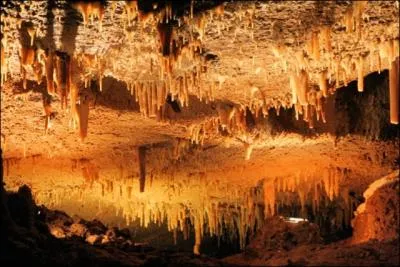 Situes dans le Lot, ces grottes furent dcouvertes par Armand Vir, aujourd'hui, on y accde grce  un petit train puis un ascenseur, ce sont les grottes de :