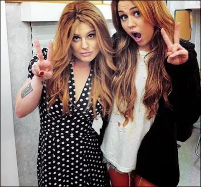 Dans quel film joue-t-elle en compagnie de son amie Miley Cyrus ?