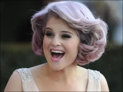 Est-elle chanteuse ?