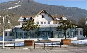 Je me rends  Challes-les-Eaux, o la population rpond au nom de ...