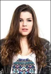 De qui s'est-elle rapproche ? (dans les premiers pisodes)