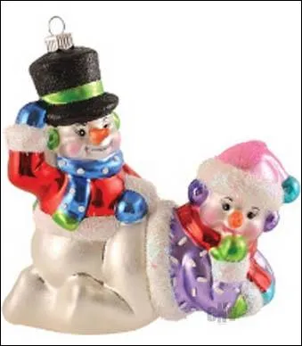 Est-elle coquine ou pas, cette boule de Nol avec ses deux bonhommes de neige ? Quel pote franais a crit un charmant pome sur un bonhomme de neige ?