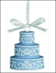 Toujours en porcelaine, un autre trs joli ornement de sapin de Nol. Il s'agit d'une porcelaine trs connue sous le nom de... ?