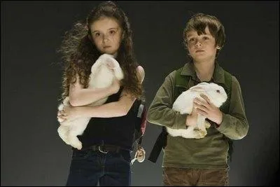 Dans une cole, on participe  un concours sur le thme du futur : les lves imaginent leur vision du monde 50 ans plus tard et doivent mettre leur copie dans une capsule qui sera ouverte dans 50 ans