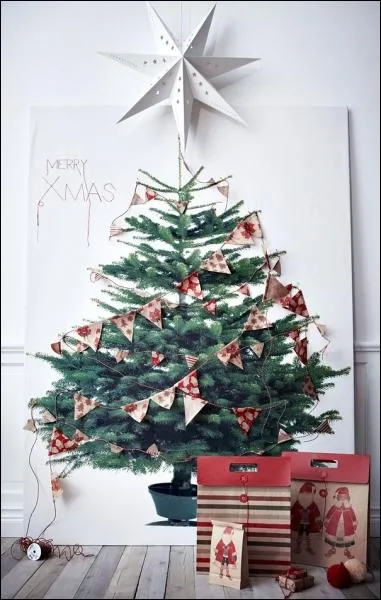 Voici un sapin... en photo, et dcor ensuite. On pourrait dire que son concepteur a beaucoup d'imagination mais est aussi... ?