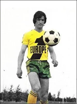 Ce joueur a pass toute sa carrire au club avant de devenir entraneur. De qui s'agit-il ?